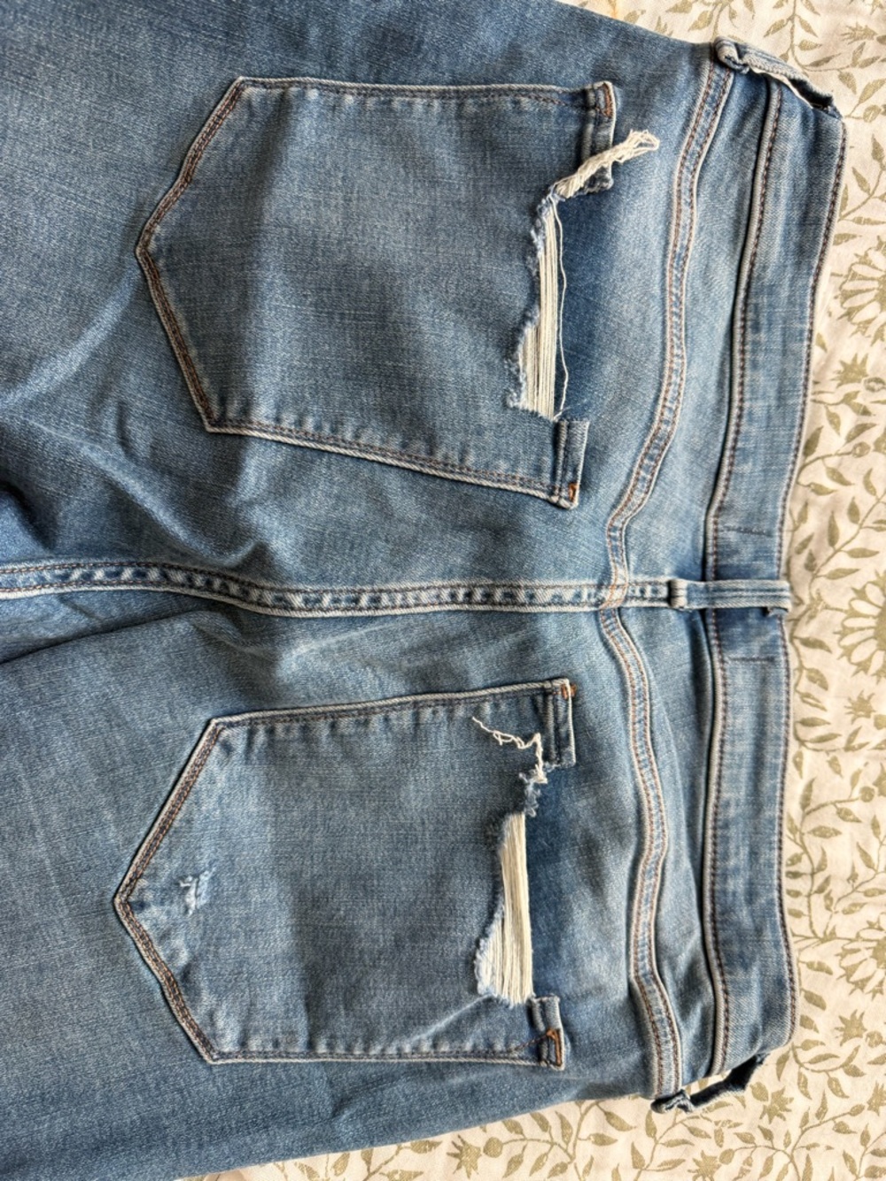 Abercrombie & Fitch Women's Distressed Skinny Jeans in Medium Blue - Picture 3 of 3